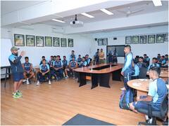 Photos: नेशनल क्रिकेट अकेडमी पहुंचे रोहित शर्मा, अंडर-19 टीम को दिया गुरु मंत्र