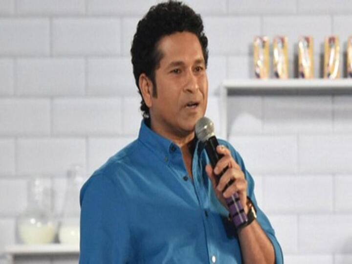 Sachin Tendulkar Shares Indident in which he salute traffic police ट्रॅफिक पोलिसांना मास्टर ब्लास्टरचा कडक 'सॅल्युट'; कौतुक करत सचिन तेंडुलकर म्हणाला...