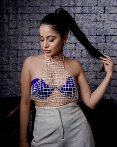 Urfi Javed Photo: ब्लू ट्यूबटॉप पर जालीदार नेट पहन उर्फी जावेद ने दिखाई अदाएं, यूजर्स ने कहा- मच्छरदानी क्यों पहन ली?