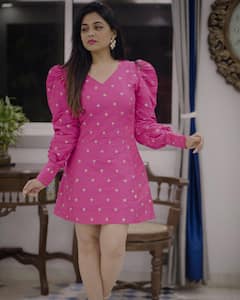 Prarthana Bhehere: गुलाबी ड्रेसमध्ये प्रार्थनाचं खुललं सौंदर्य!