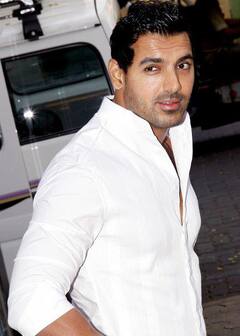 John Abraham: 49 वर्षांचा हा अभिनेता फिटनेसमुळे अजूनही त्याच्यापेक्षा वयाने लहान असलेल्या कलाकारांवर ठरतो भारी!