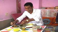 KMC Election 2021: ব্যস্ততায় বাড়িতে খাওয়া কম, সহকর্মীদের বাড়িতেই খাওয়াদাওয়া প্রার্থী দীপঙ্করের | Bangla News