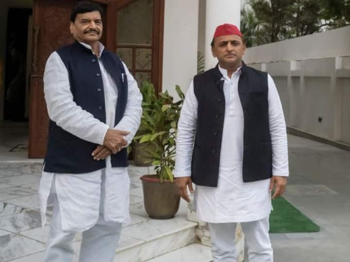 UP Election 2022: Samajwadi Party Chief Akhilesh Yadav on Shivpal Singh Yadav चाचा शिवपाल यादव का जिक्र करते हुए अखिलेश यादव बोले- जैसे ही उनकी पार्टी को साथ लिया...