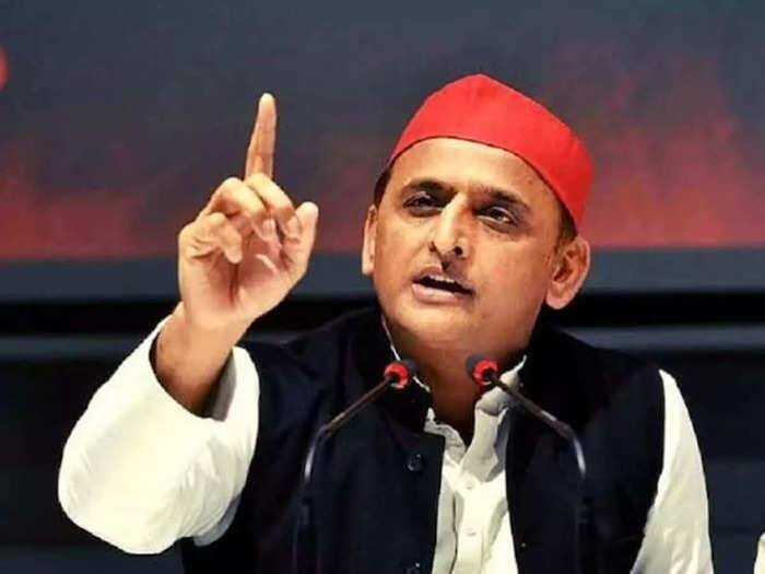 आजाद समाज पार्टी (कांशीराम): अध्यक्ष चंद्रशेखर आजाद इसके राष्ट्रीय हैं. सहारानपुर में दलितों और सवर्णों के बीच हुए एक विवाद के बाद चर्चा में आए आजाद भीम आर्मी के नाम से एक संगठन चलाते थे. उत्तर प्रदेश की योगी आदित्यनाथ सरकार ने आजाद को गिरफ्तार कर जेल में डाल दिया था. आजाद ने 15 मार्च 2020 को आजाद समाज पार्टी (कांशीराम) की स्थापना की. दलितों और मुसलमानों के बीच पैठ बनाने की कोशिश कर रही इस पार्टी का आधार मुख्यतौर पर पश्चिम उत्तर प्रदेश में है. पंचायत चुनाव में इस पार्टी ने जिला पंचायत की कुछ सीटें जीती हैं. आजाद की पार्टी के साथ अभ सपा का गठबंधन तो नहीं हुआ है. लेकिन माना जा रहा है कि दोनों दल साथ आएंगे.