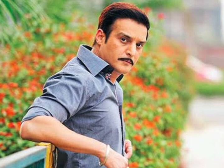 जिमी शेरगिल को भले ही कई फिल्मों में लाइफ पार्टनर नहीं मिला, लेकिन जिमी शेरगिल अपनी रियल लाइफ में शादी शुदा हैं. जिमी शेरगिल ने प्रियंका पुरी से साल 2001 में शादी की थी. आपको बता दें, जिमी की प्रियंका से मुलाकात उनके दोस्त की शादी में हुई थी. प्रियंका एक इंटीरियर डिजायनर हैं. जिमी शेरगिल और प्रियंका का एक बेटा है.