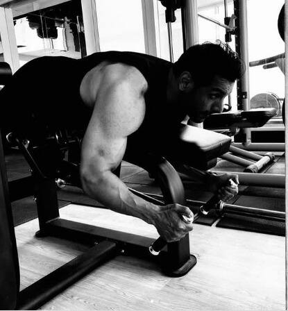 फिटनेस को लेकर हमेशा फिक्रमंद रहने वाले जॉन के घर में एक सेपरेट जिमिंग एरिया है. जॉन अक्सर यहां के फोटो-वीडियो सोशल मीडिया पर शेयर करते रहते हैं.