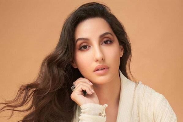 Nora Fatehi – दिलबर गर्ल को हिंदुस्तान आए 1 दशक हो चुका है लेकिन पिछले 3 साल में नोरा फतेही ने जो शोहरत हासिल की है उससे वो कामयाबी की बुलंदियों पर हैं. अब नोरा डांसिंग क्वीन ही नहीं हैं बल्कि एक्टिंग की दुनिया में भी कदम रख चुकी हैं. मूल रूप से मोरक्कों की रहने वाली नोरा के दिल में आज हिंदुस्तान बसा है. (फोटो – सोशल मीडिया)