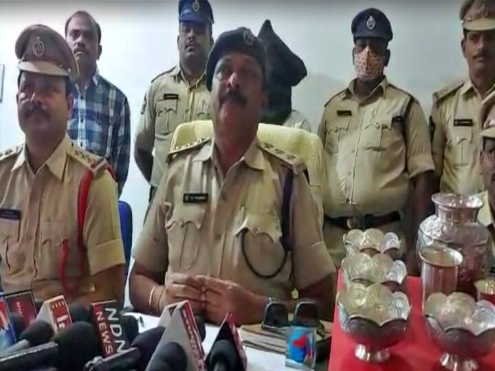 Nellore police arrested old culprit who committed hundred more crime Nellore Crime: విశాఖ గజదొంగ నెల్లూరులో చోరీలు... 14 ఏళ్లలో 100 పైగా దొంగతనాలు... చాకచక్యంగా పట్టుకున్న పోలీసులు