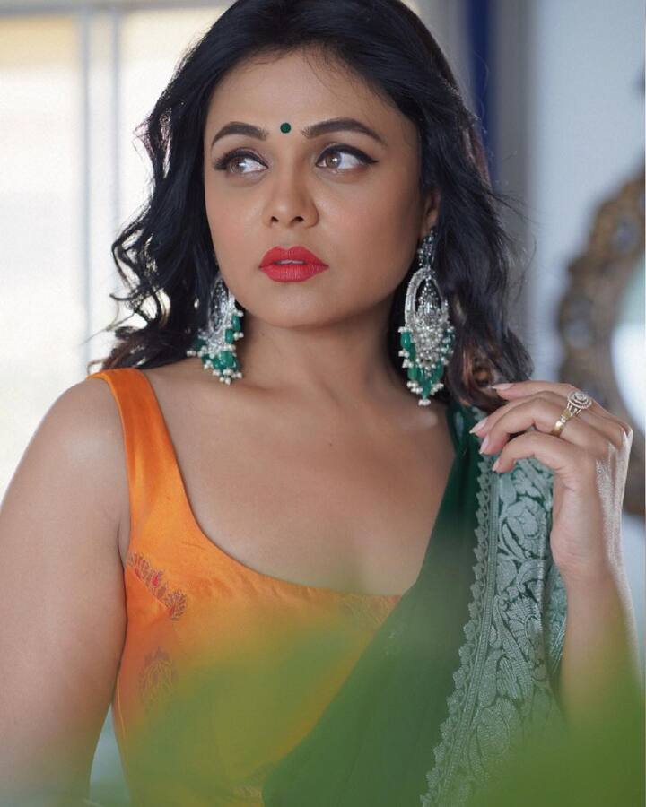 नुकतेच तिने तिचे एका खास लूकमधील काही फोटो इन्स्टाग्रामवर शेअर केले आहेत. (Photo : @prarthana.behere/IG)