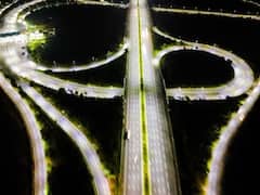 ORR Lighting Photos: ఓఆర్ఆర్ జిల్ జిల్ జిగేల్.. ఔటర్‌ రింగు రోడ్డుపై ఎల్‌ఈడీ వెలుగులు