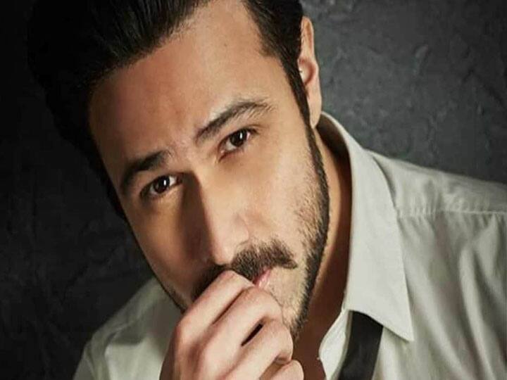 बॉलीवुड एक्टर इमरान हाशमी की इमेज फिल्म इंडस्ट्री में एक सीरियल किसर वाली है, लेकिन इमरान हाशमी रियल लाइफ में एक वन वूमिन मैन रहे हैं. इमरान हाशमी ने परवीन सहानी को कई साल डेट किया फिर उसके बाद साल 2006 में दोनों ने शादी कर ली.