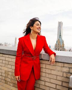 Priyanka Chopra: हॉलिवूड चित्रपट मॅट्रिक्सच्या सेटवरुन प्रियांकाने शेअर केले खास फोटो!