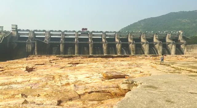 SOMASILA PROJECT: సోమశిల ఆప్రాన్ మరమ్మతు పనుల్లో మరో ముందడుగు.. somasila project apron repair works starts very soon SOMASILA PROJECT: సోమశిల ఆప్రాన్ మరమ్మతు పనుల్లో మరో ముందడుగు..