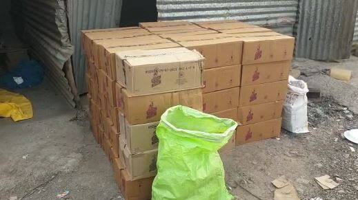 A liquor factory was caught in Chhapri village of Dahod દાહોદના છાપરી ગામે પેવર બ્લોકની આડમાં દારૂ બનાવતી ફેકટરી ઝડપાઈ