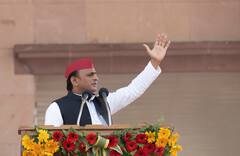 UP Election: Yogi सरकार पर बरसे Akhilesh Yadav, बोले- अपने फेवरेट बुलडोजर को लखीमपुर खीरी कब ले जा रहे हैं CM?