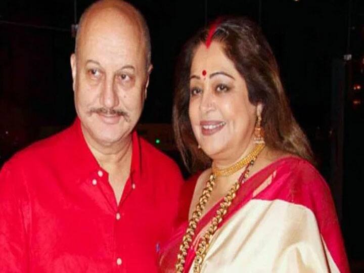 किरण खेर की पहली शादी गौतम बेरी से हुई थी और यह शादी कुछ ही साल चली उसके बाद दोनों के बीच तलाक हो गया. गौतम से तलाक लेने के बाद किरण ने अनुपम खेर से शादी रचा ली थी. किरण खेर अभिनेता अनुपम खेर की दूसरी पत्नी है. उनकी भी कोई संतान नहीं है.