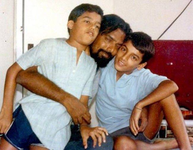 ஜான் ஆப்ரஹாம் தனது இள வயதில் தந்தையுடனும், சகோதரருடனும்