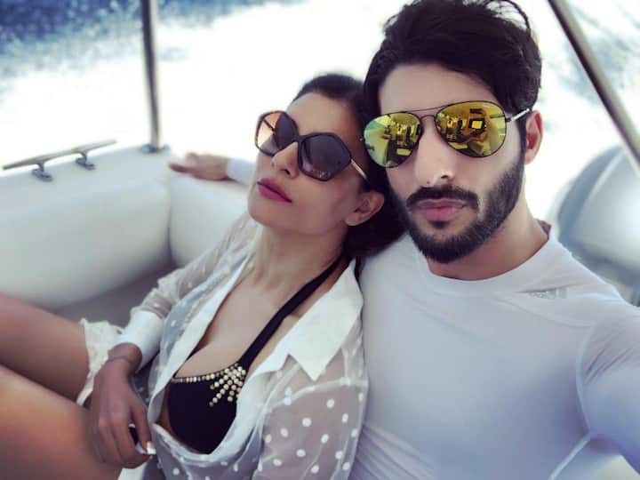 सुष्मिता सेन-रोहमन शॉल (Sushmita Sen and Rohman Shawl): एक्ट्रेस सुष्मिता सेन और मॉडल रोहमन शॉल पिछले तीन सालों से एक दूसरे को डेट कर रहे हैं. हालांकि, ऐसे कयास जरूर लगाए जा रहे हैं कि यह दोनों साल 2022 में शादी कर सकते हैं लेकिन फिलहाल, सुष्मिता या रोहमन ने इस बारे में कुछ नहीं कहा है.