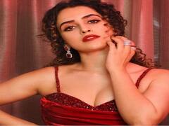 Actress Sanya Malhotra | பாலிவுட் நடிகை சன்யா மல்ஹோத்ராவின் ஹாட் ஸ்டில்ஸ்!
