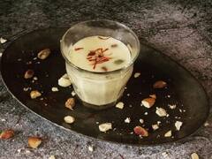 Kitchen Tips: ठंड के दिनों में खुद को रखना चाहते हैं हेल्दी, इस तरह बनाएं ड्राई फ्रूट्स मिल्क