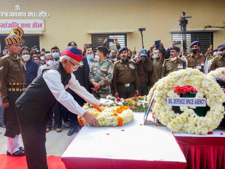 IAF Chopper Crash: Group Captain Varun Singh Cremated With Full Military Honours
