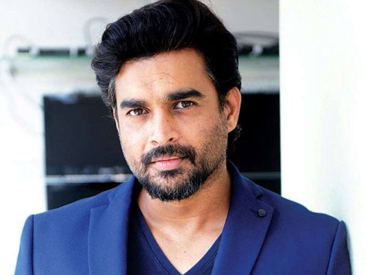 आर माधवन फिल्मों में आने से पहले पर्सनाल्टी डवलेपमेंट वर्कशॉप की क्लास लिया करते थे. साल 1991 में आर माधवन की मुलाकात सरिता बिर्जे से स्टूडेंट के रुप में हुई थी. सरिता एयरहोस्टेस के इंटरव्यू देने गई थी, जिसमें उनका सिलेक्शन हो गया था. जिसका धन्यवाद वो आर माधवन को करने पहुंची. वहीं से इन दोनों की मुलाकात बढ़ने लगी और प्यार की शुरुआत होने लगी. फिर उसके बाद क्या था साल 1999 में दोनों ने शादी कर ली.