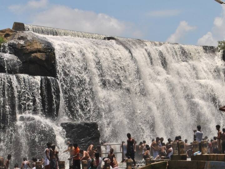 Kanyakumari: Tourists are allowed to bathe in the Tirprappu Falls from today Thirparappu Falls: திற்பரப்பு அருவியில் சுற்றுலா பயணிகள் குளிக்க இன்று முதல் அனுமதி