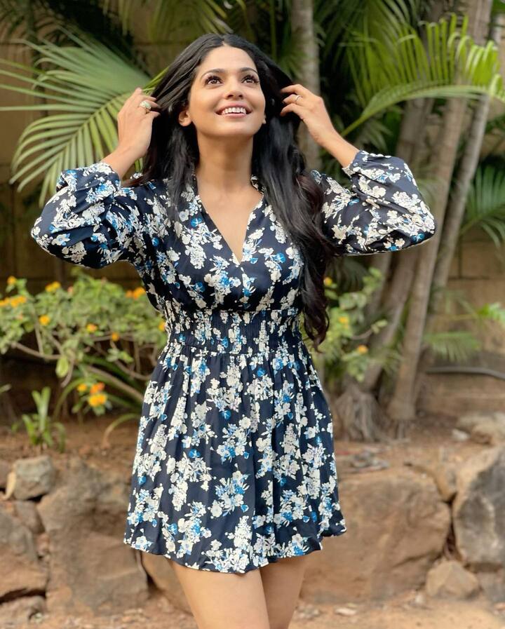 पूजा सावंत मराठी कलाविश्वातील लोकप्रिय अभिनेत्री आहे.  (photo : iampoojasawant/ig)