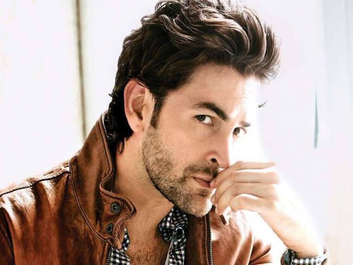 बॉलीवुड में नील नितिन मुकेश की गिनती हैंडसम एक्टर में होती है. साल 2016 में नील ने रुकमणि सहाय से शादी की थी. आपको बता दें, ये शादी अरेंज मैरिज थी. ये दोनों अपनी-अपनी फैमिली को बहुत टाइम देते हैं. नील नितिन मुकेश की एक बेटी है.