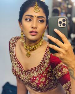 Eesha rebba Photos: ఈషా రెబ్బా... చీరకట్టుకోవడం మర్చిపోయిందబ్బా