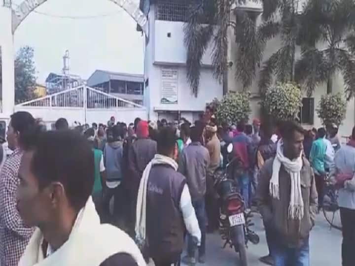 Bihar News: कंपनी की लापरवाही ने ली मजदूर की जान, परिजनों ने जमकर किया हंगामा, कहा- कोर्ट जाएंगे Bihar: Negligence of company took life of worker in gopalganj, family members created ruckus ann Bihar News: कंपनी की लापरवाही ने ली मजदूर की जान, परिजनों ने जमकर किया हंगामा, कहा- कोर्ट जाएंगे