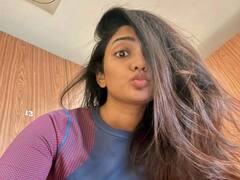 Eesha rebba Photos: ఈషా రెబ్బా... చీరకట్టుకోవడం మర్చిపోయిందబ్బా