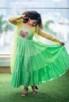 Nithya Menon Pics: பச்சை நிறமே பச்சை நிறமே... நித்யா மேனனின் லேட்டஸ்ட் பிக்ஸ் !