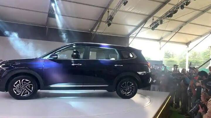 કિયા કેરેન્સમાં ઉત્તમ સુરક્ષા સુવિધાઓ છે. SUVમાં કુલ 6 એરબેગ્સ ફીટ કરવામાં આવશે. ઉપરાંત, આ SUV ESP, ઓલ-વ્હીલ ડિસ્ક બ્રેક્સ, ESP અને HHCથી સજ્જ હશે.