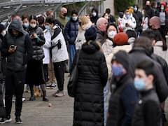 COVID-19 In UK: ब्रिटेन में कोविड से हाहाकार के बाद टीकाकरण और बूस्टर डोज पर जोर, अबतक 1.11 करोड़ से ज्यादा संक्रमित