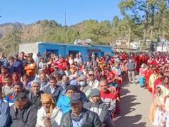 Uttarakhand Election 2022: बड़ी संख्या में ग्राम प्रधान और क्षेत्र पंचायत सदस्य हुए BJP में शामिल, सतपाल महाराज ने दिलाई सदस्यता