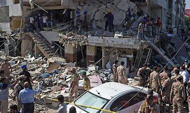 Karachi Blast: করাচিতে পাইপলাইনে বিস্ফোরণ, মৃত ১৪। Bangla News