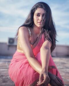 Actress tanya clicks :சேலை கட்டும் பெண்ணுக்கு ஒரு வாசமுண்டு.. தாறுமாறு அழகில் தன்யா!