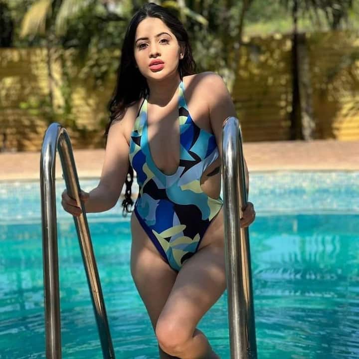 उर्फी जावेद (Urfi Javed) का ये अंदाज सोशल मीडिया पर छाया हुआ है. फैंस उर्फी की इन तस्वीरों पर खूब प्यार बरसा रहे हैं.