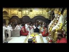 विरोधी पक्षनेते देवेंद्र फडणवीस शिर्डीत, साईबाबांचा आशिर्वाद घेत दौऱ्याला सुरुवात