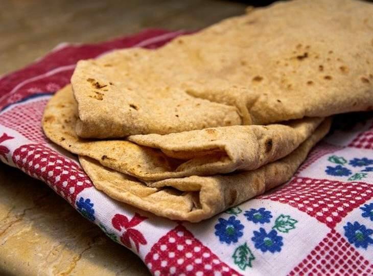 Do you eat Roti every day? Change the way you do it can keep most diseases away during the winter Healthy Roti: చపాతీలు రోజూ తింటున్నారా? చేసుకునే పద్దతి మార్చండి చలికాలంలో చాలా రోగాలను దూరం పెట్టొచ్చు