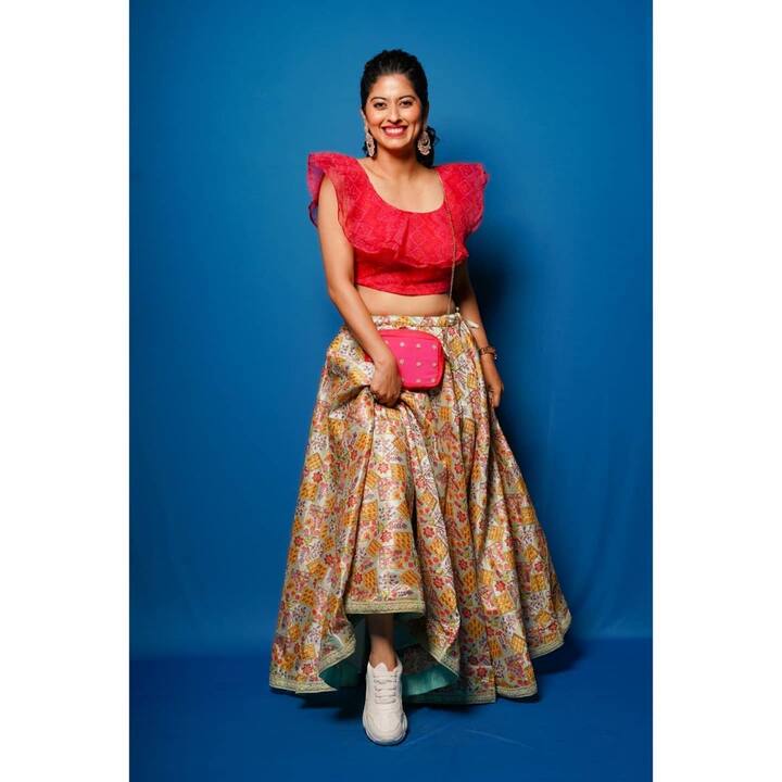 फॅशन आणि अभिज्ञा भावेचं नात तसं फारचं जवळचं आहे. तिच्या फोटोंना चाहत्यांची नेहमीच पसंती मिळते.(photo:abhidnya.u.b/ig)