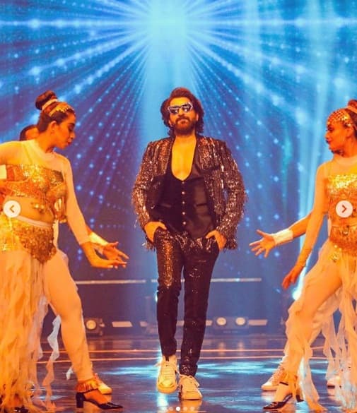 নেট দুনিয়ায় ঝড় তুলেছে জিতের এমন ধামাকাদার পারফরম্যান্সের ছবি। আপ্লুত অনুরাগীরা।