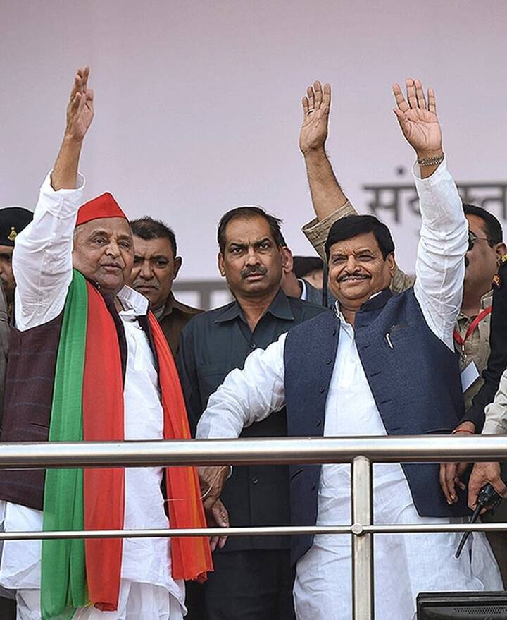 मुलायम सिंह यादव और शिवपाल यादव सगे भाई हैं. मुलायम सिंह समाजवादी पार्टी में हैं तो वहीं उनके छोटे भाई शिवपाल सिंह यादव प्रगतिशील समाजवादी पार्टी में हैं. शिवपाल ने सपा से अलग हो कर यह पार्टी बनाई है.