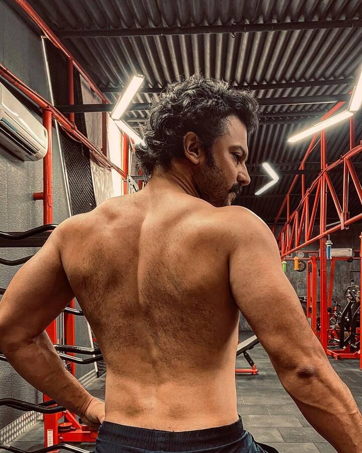 केवळ अभिनेता म्हणूनच नाही, तर दिग्दर्शक, निर्माता म्हणूनही त्याची स्वतंत्र ओळख आहे. (photo:adinathkothare/ig)