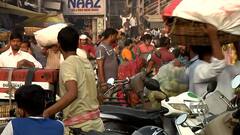 Mumbai: Omicron के खतरे के बावजूद लापरवाही, बिना Mask दिखे लोग