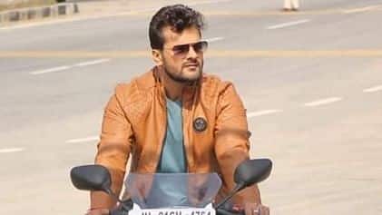 खेसारी लाल यादव आज एक फिल्म के लिए 50 से 60 लाख रुपये की फीस लेते हैं. इसके अलावा वो ऐड के लिए भी काफी भारी-भरकम फीस चार्ज करती है.