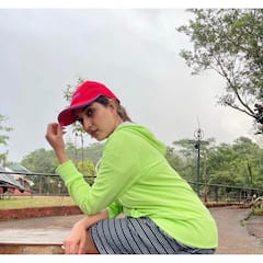 Rupali Bhosale : रुपालीचा ग्लॅमरस अंदाज वेधतोय चाहत्यांचे लक्ष!