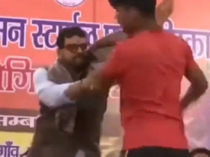 Ranchi BJP MP Brijbhushan Sharan Singh slapped wrestler during Under 15 National Wrestling Championship ANN Ranchi News: BJP सांसद बृजभूषण शरण सिंह ने स्टेज पर युवा रेसलर को जड़े थप्पड़, जानिए क्या है पूरा मामला