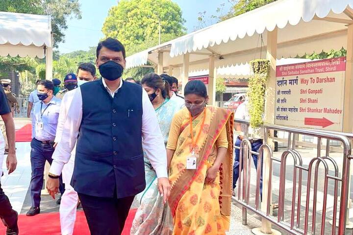 या दौऱ्यासाठी भाजपचे अनेक मोठे नेते शिर्डीत दाखल झाले आहेत. (Photo:@devendra.fadnavis/Photo)
